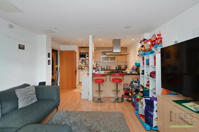 Property photo 3 of 10 9-156-Westferry-Road (11)-700.Jpg