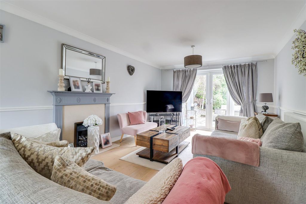 Property photo 3 of 33