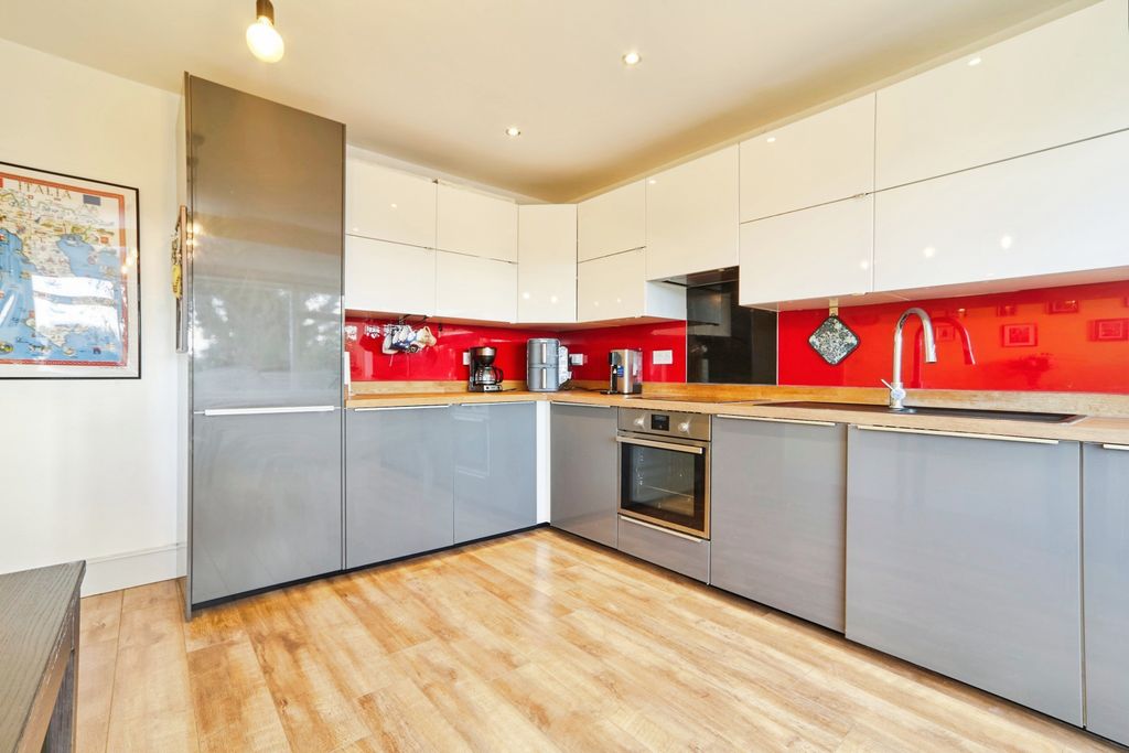 Property photo 2 of 20 Kitchen