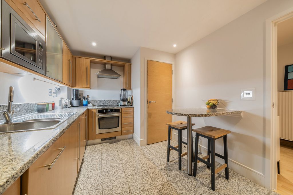 Property photo 3 of 18 Kitchen