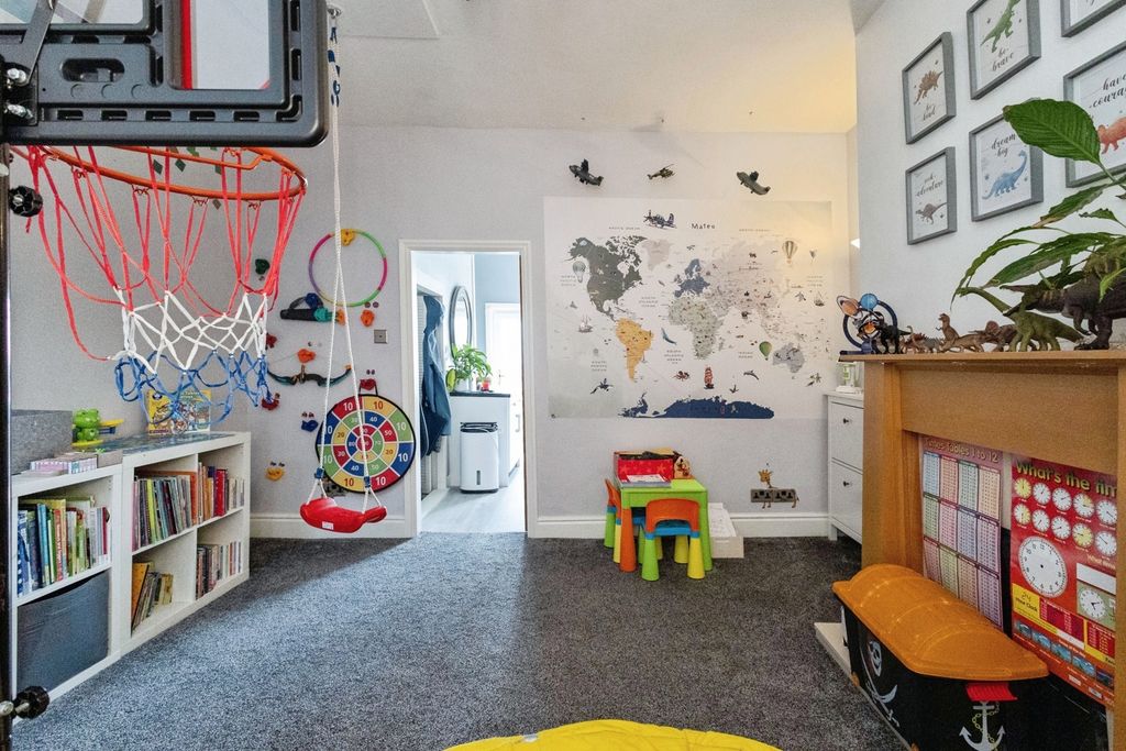 Property photo 2 of 18 Pbox-Img.Jpg