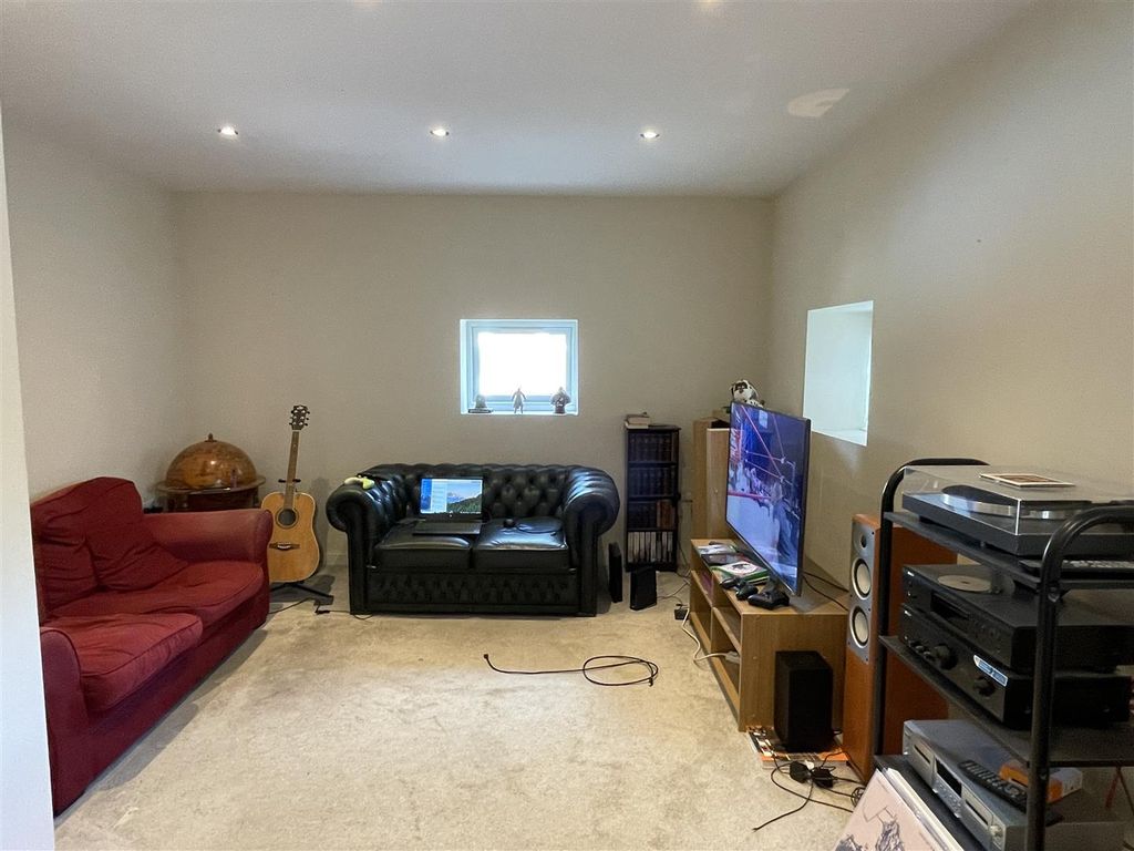 Property photo 2 of 8 Img-5066.Jpg