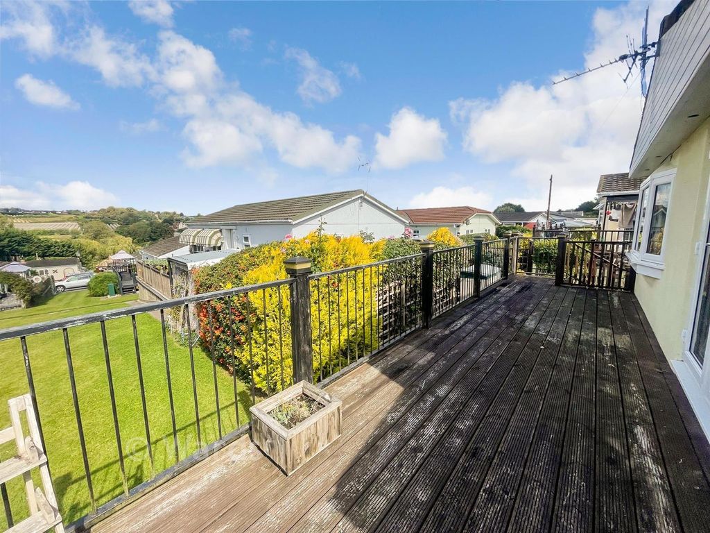 Property photo 3 of 9 Terrace