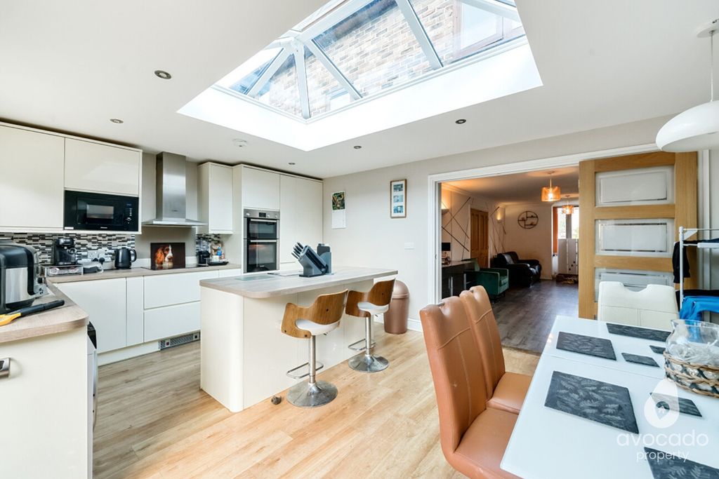 Property photo 2 of 20 4205932