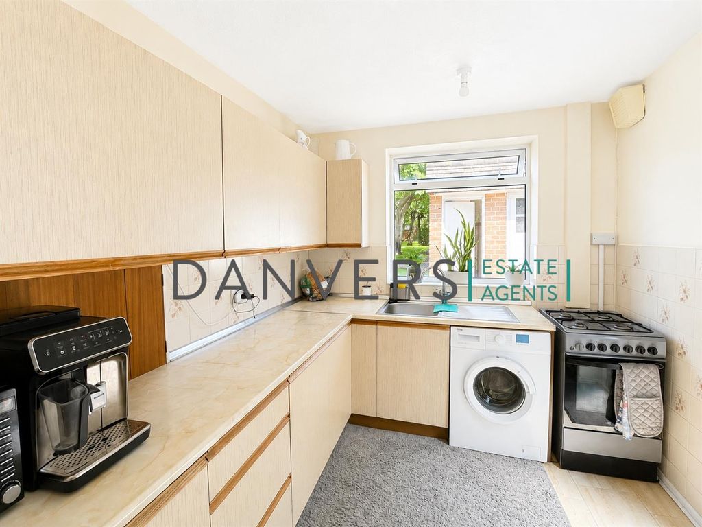 Property photo 3 of 10 Kitchen.Jpg