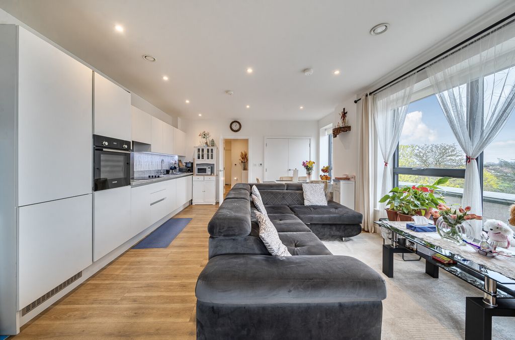 Property photo 3 of 9