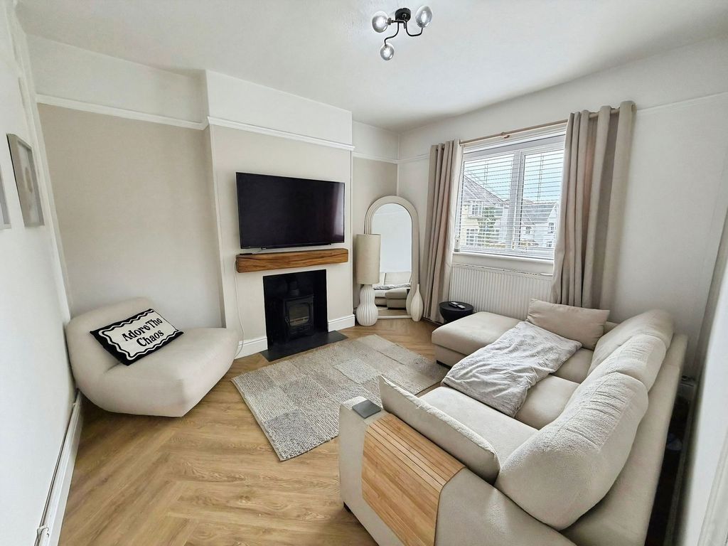 Property photo 3 of 35