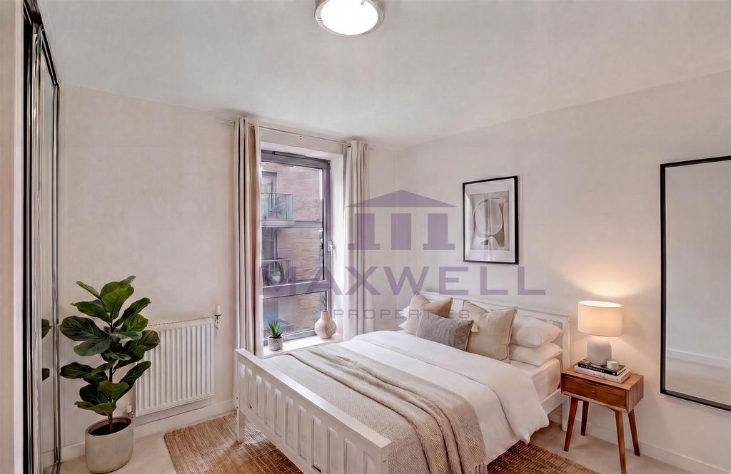 Property photo 3 of 8 One Bedroom For Sale, E14