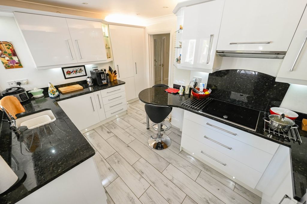 Property photo 3 of 22