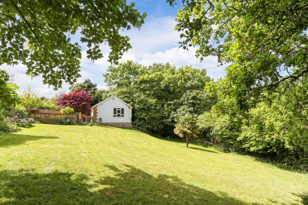 Property photo 3 of 17 2nd Garden