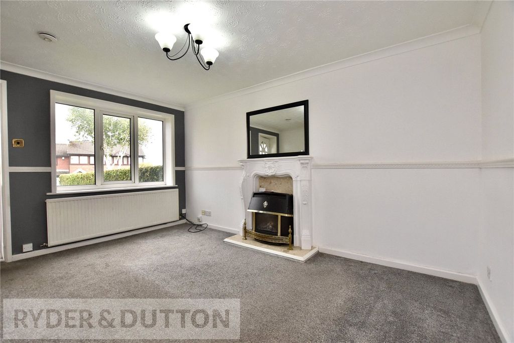 Property photo 2 of 16 Lounge