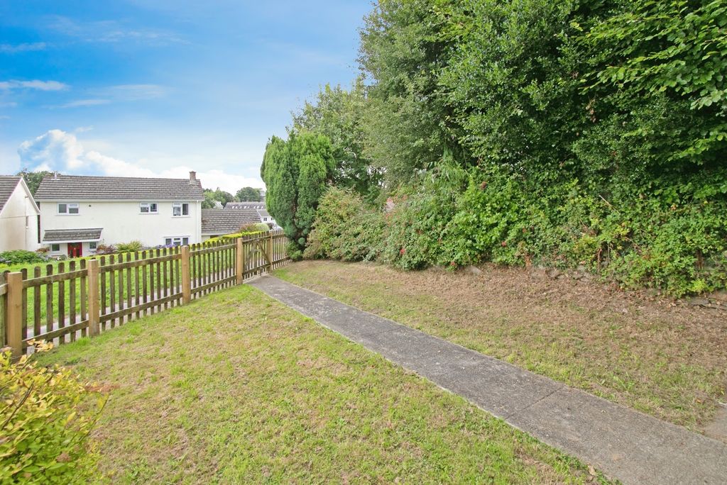 Property photo 3 of 15 Front Garden
