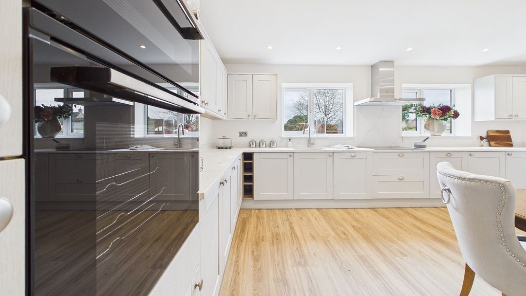 Property photo 3 of 35 3845037