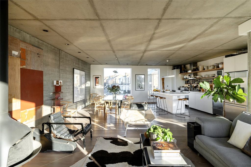 Property photo 2 of 23 Picture No. 04