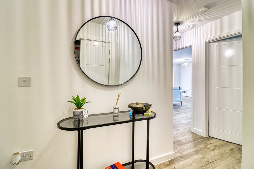 Property photo 2 of 31 Console Table