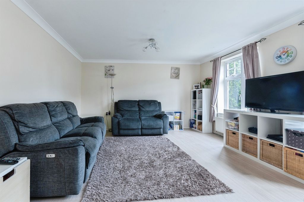 Property photo 3 of 16