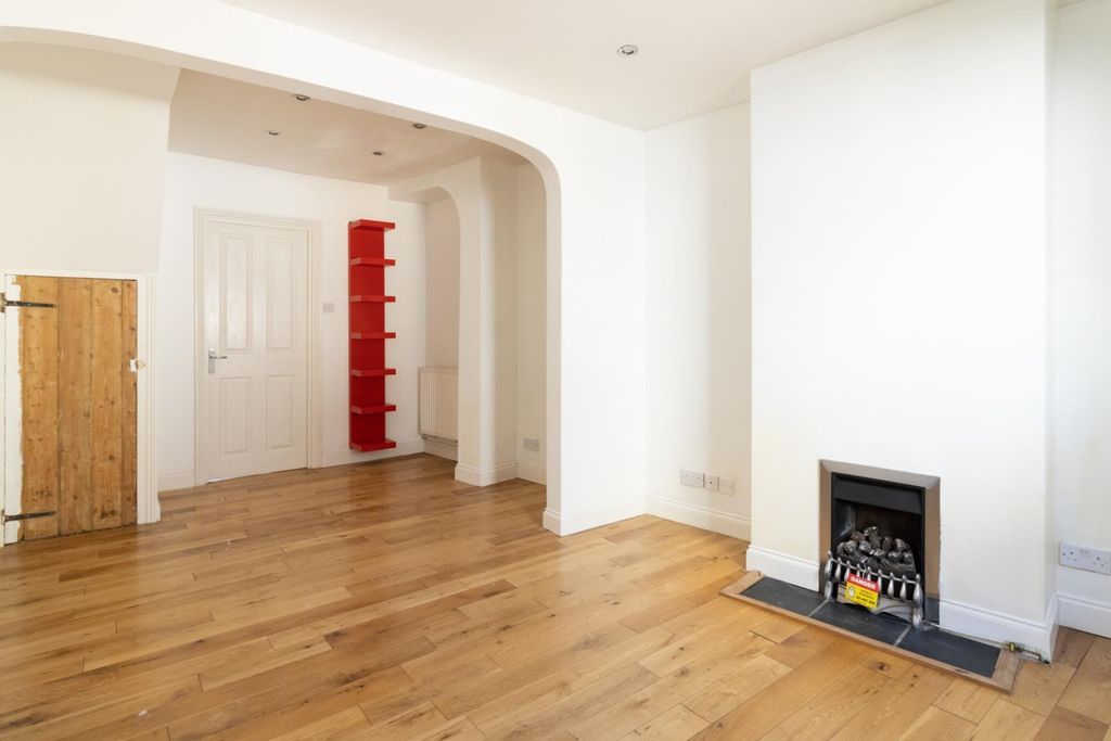 Property photo 2 of 16 4676846