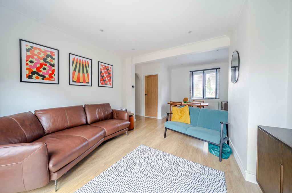 Property photo 3 of 18 1382654-30-691Dbd...