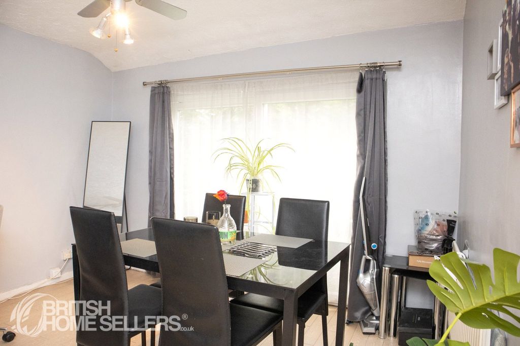 Property photo 3 of 8 Picture No. 05