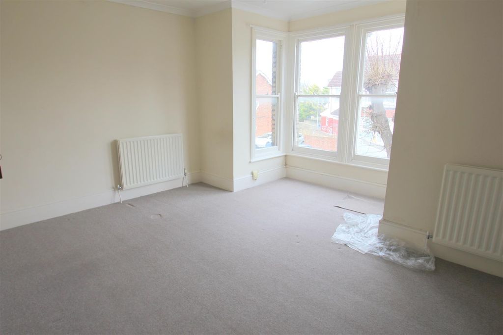 Property photo 2 of 5 Lounge.Jpg