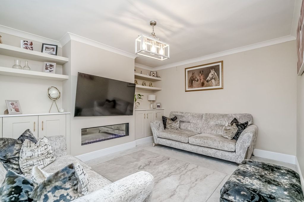 Property photo 3 of 49