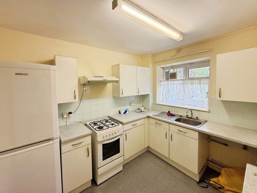 Property photo 3 of 5 Kitchen