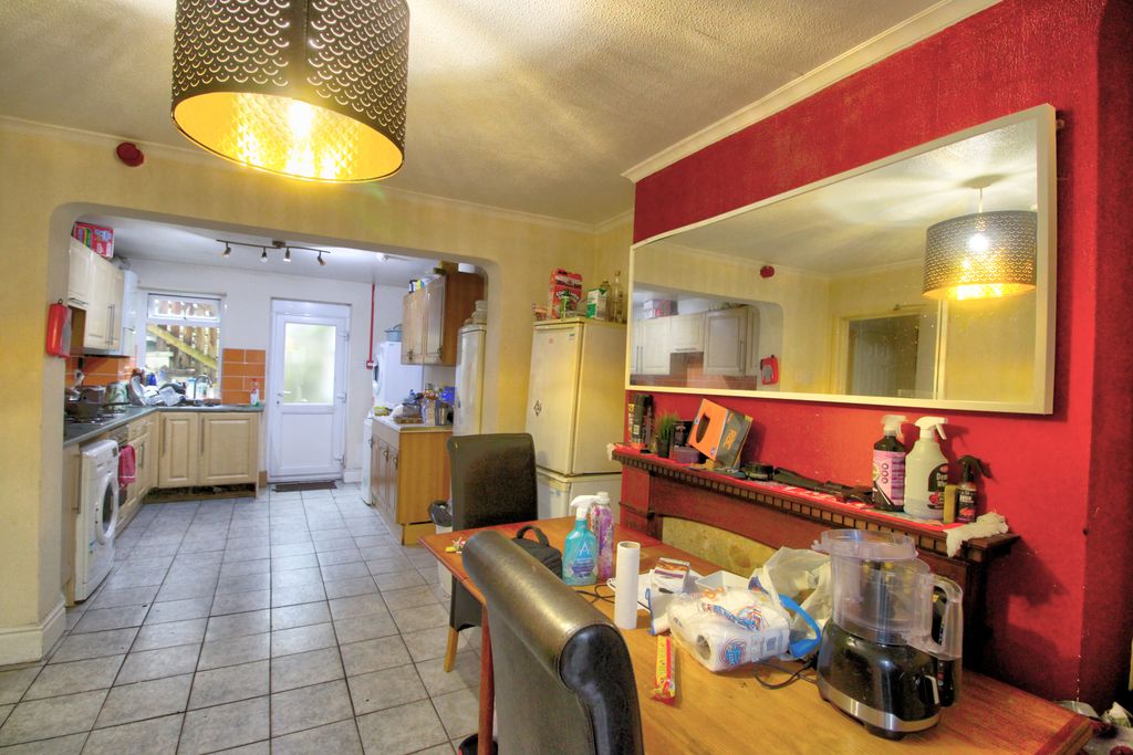 Property photo 3 of 11 Img_1226_7_8_Interior 4