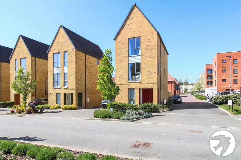 Property photo 1 of 21 Front