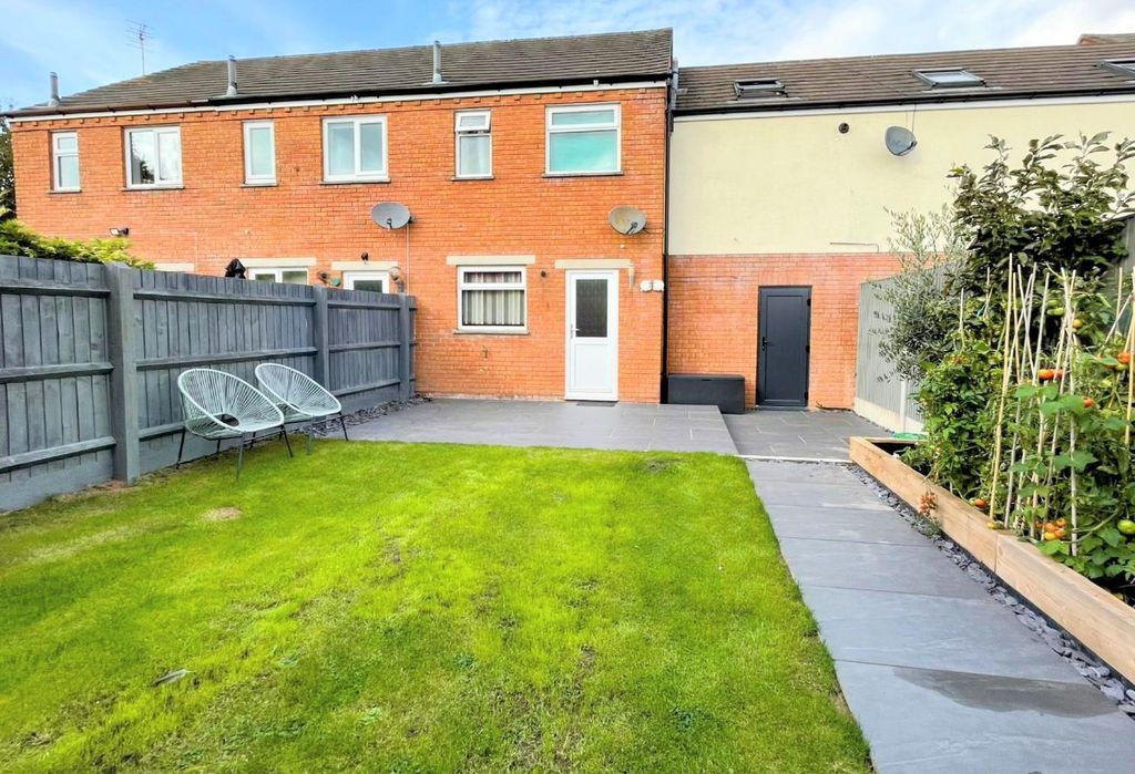 Property photo 1 of 11 33 G Back Garden.Jpg