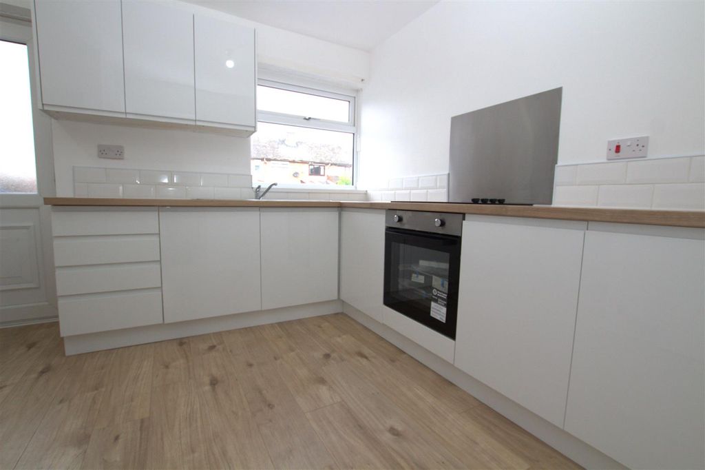 Property photo 3 of 19 Kitchen .Jpg