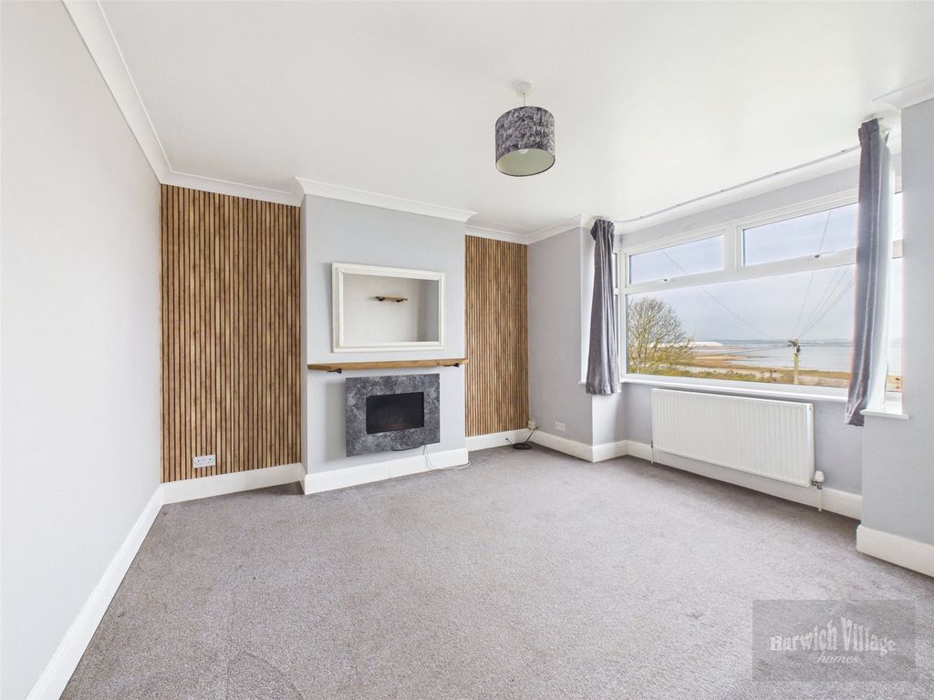 Property photo 3 of 17 Picture 3