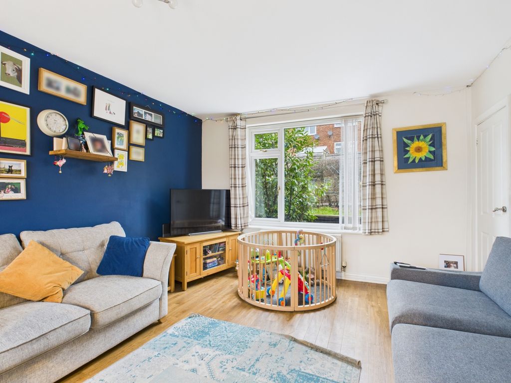 Property photo 3 of 24 Cam03729G0-Pr0213-Still024