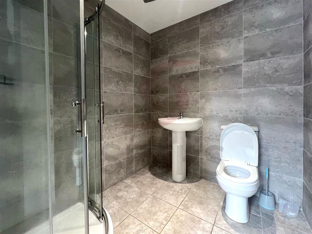 Property photo 3 of 6 Bathroom