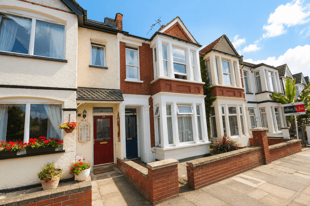 Property photo 1 of 8 Gordon Road, Harrow, Middlesex Ha3