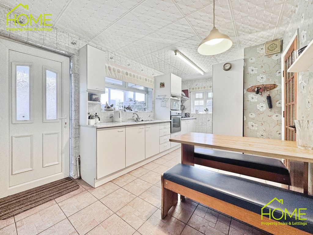 Property photo 2 of 17 Kitchen Diner