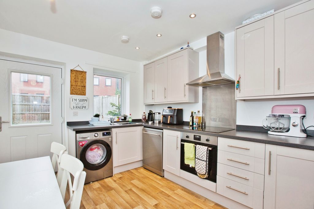 Property photo 3 of 15 Kitchen/Diner