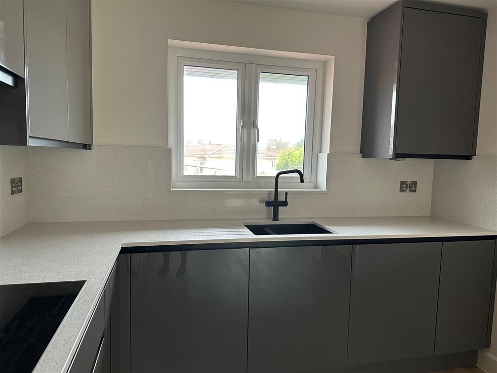 Property photo 3 of 14 Kitchen 2.Jpg