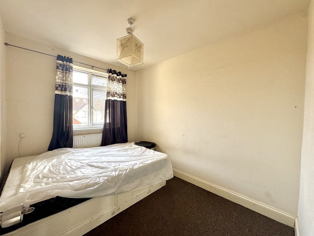 Property photo 3 of 5