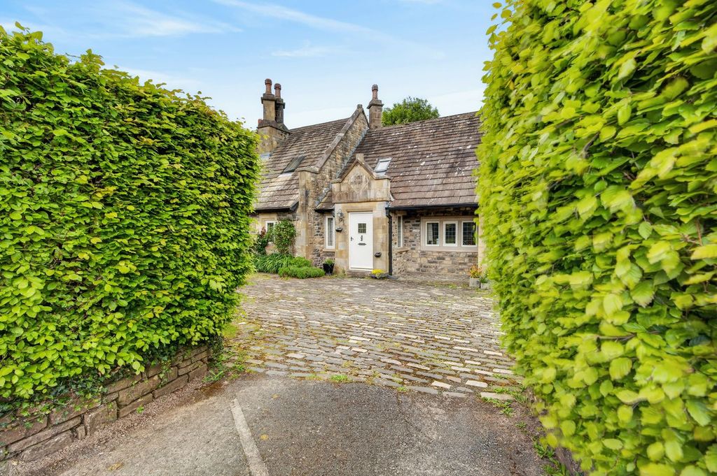 Property photo 2 of 46