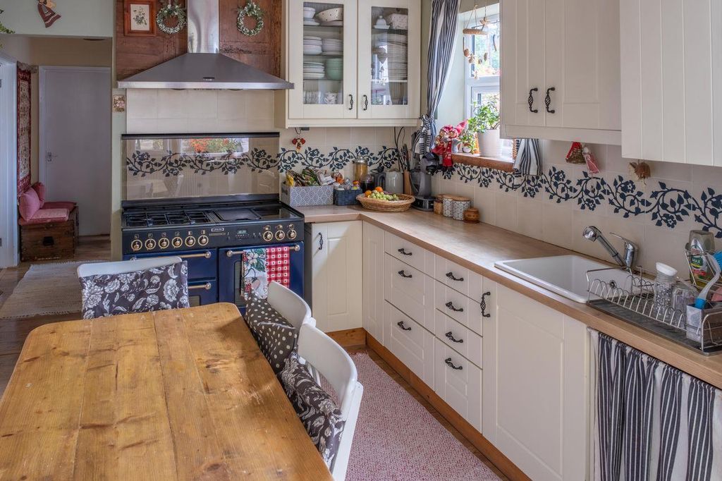 Property photo 3 of 13 Kit.Jpeg