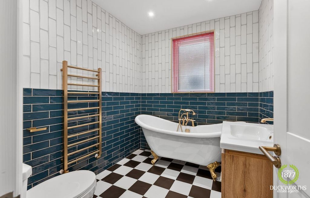 Property photo 2 of 25