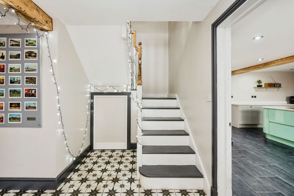 Property photo 3 of 34 Pbox-Img.Jpg