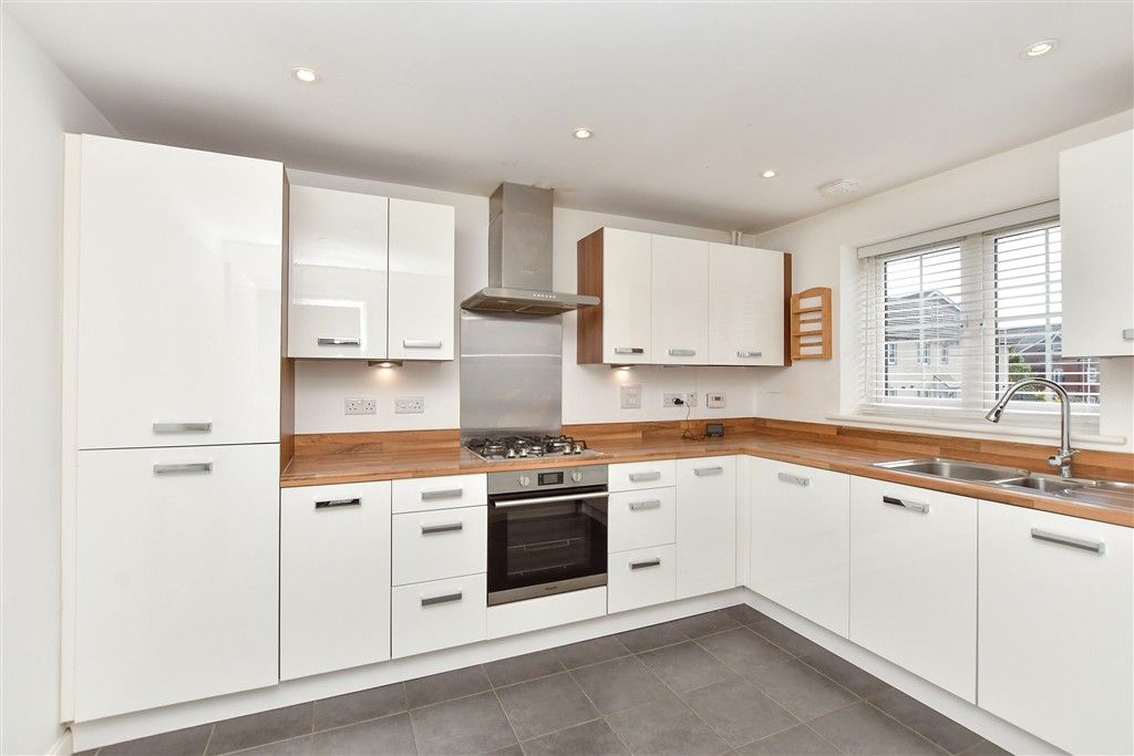 Property photo 2 of 16 Kitchen