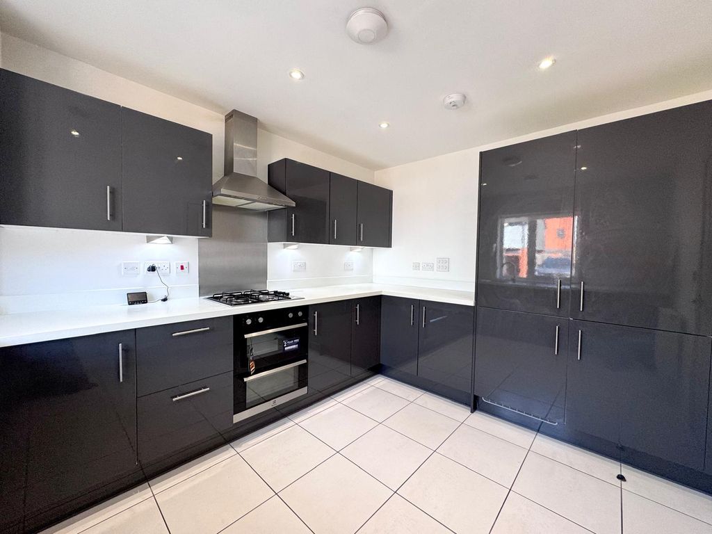 Property photo 3 of 15 Kitchen