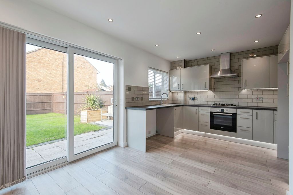 Property photo 2 of 20