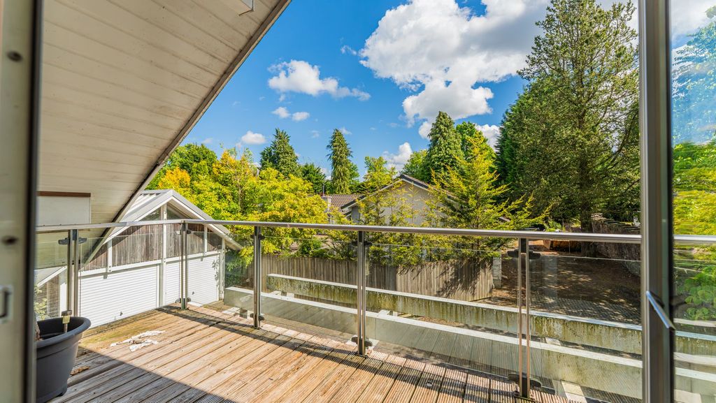 Property photo 2 of 32