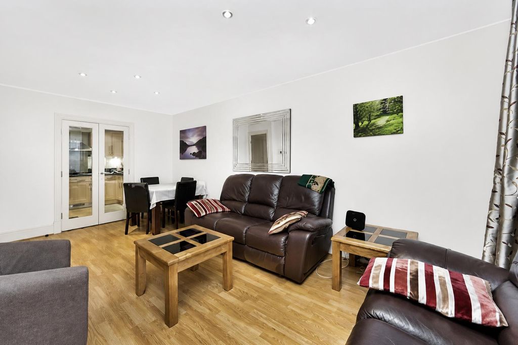 Property photo 2 of 9 A5Fb1dc2-32Ed-4F81-8Bf6-2382Da6585E3.Png