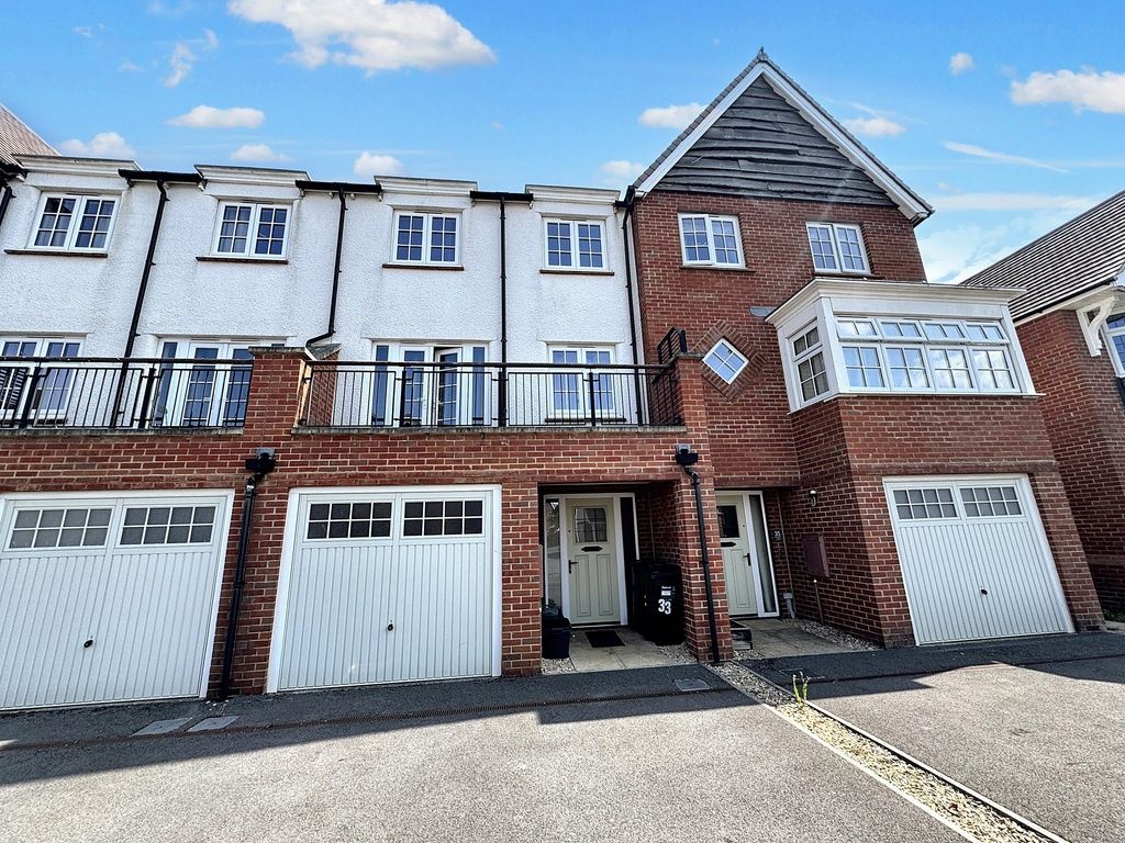 Property photo 3 of 7 Well-Maintained Terraced Townhouse With Secure Gar...