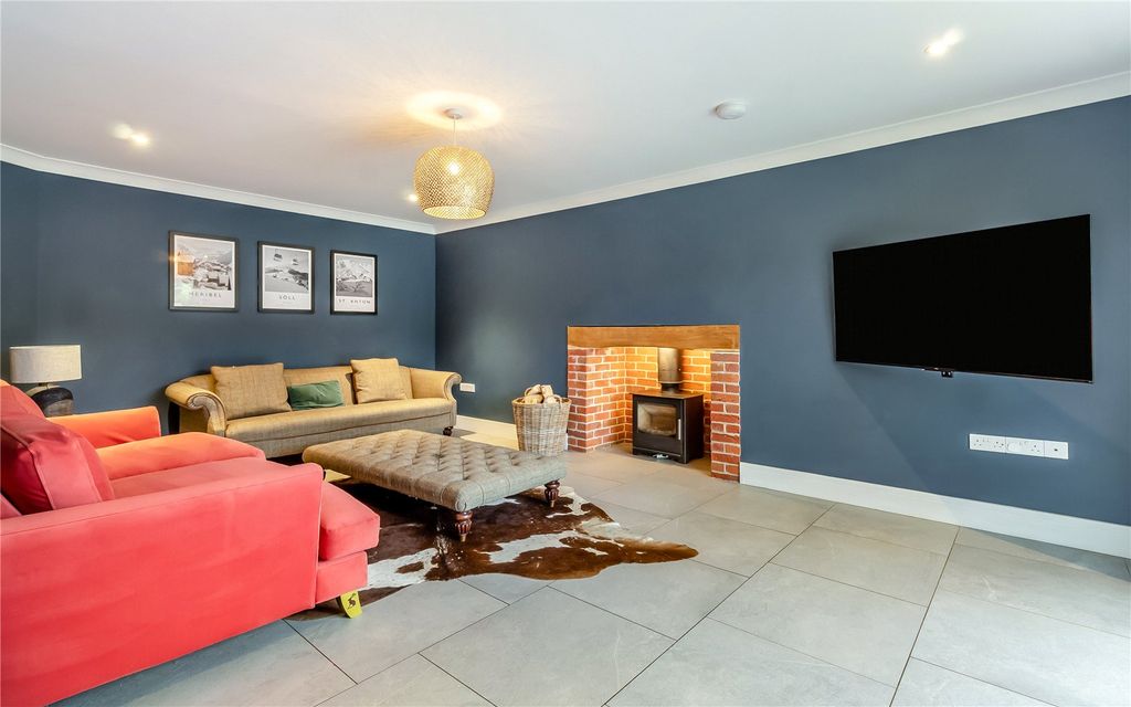 Property photo 2 of 19 Sitting Room