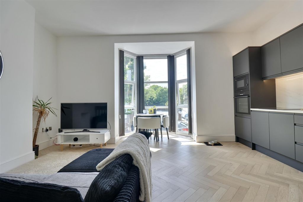 Property photo 3 of 21 2871Cdae-B802-4C1C-B61D-8B27F20Bd201_1_201_A.Jpeg